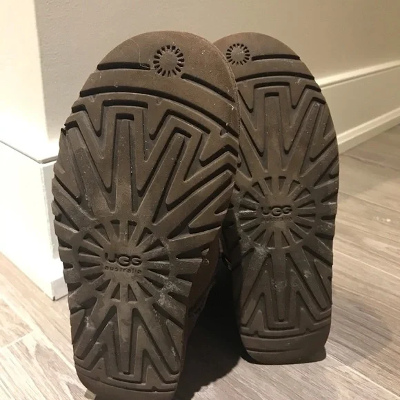 UGG Boots - Picture 4 of 4